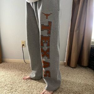 Retro University of Texas sweatpants. Size large. Good condition. Large logo.